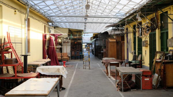 markets in Budapest - flea market at Ecseri