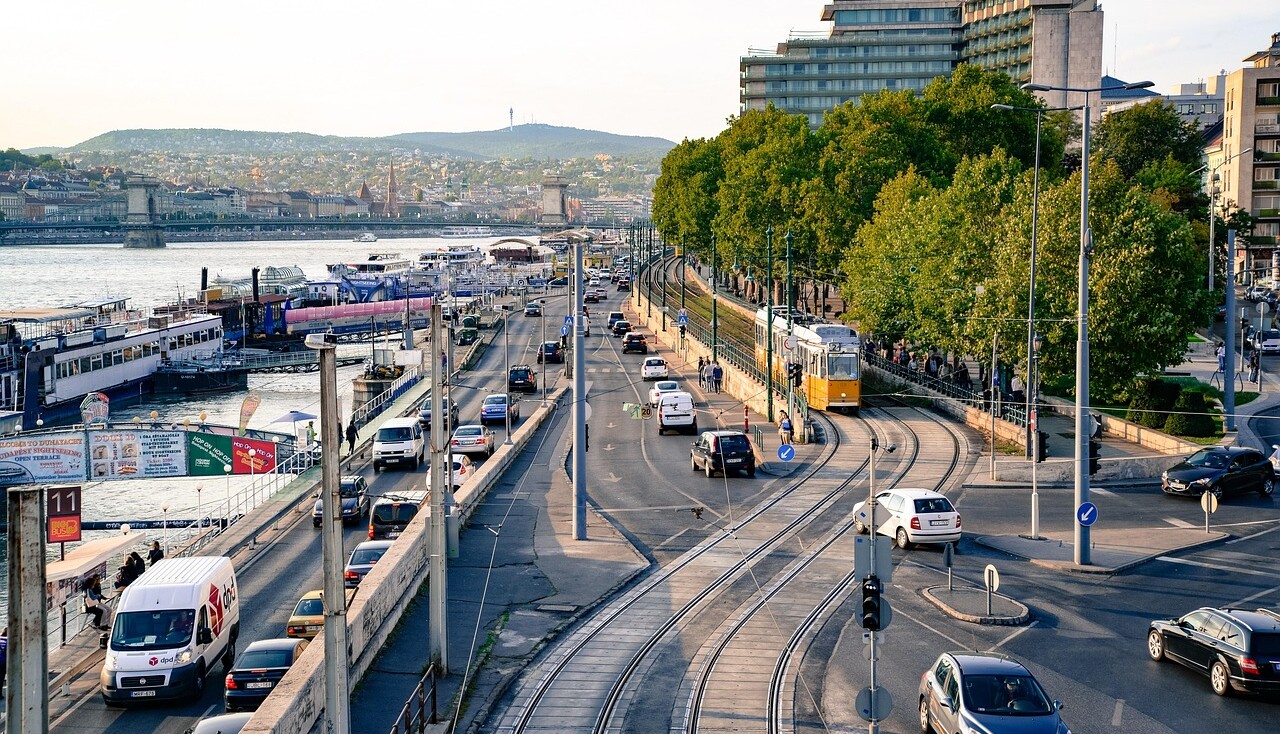 how to get around Budapest